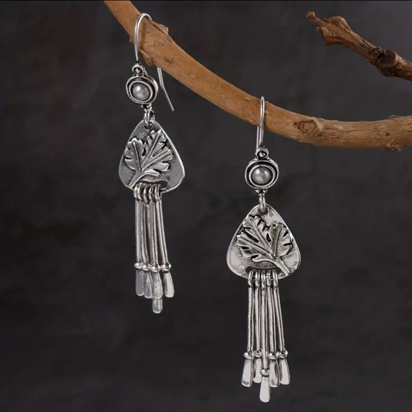 925 Sterling Silver Plated Boho Leaf Dangle Earrings - Picture 1 of 4